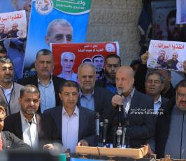 خيمةتضامن مع الشيخ خضر عدنان امام مقر الصليب الاحمر بمدينة غزة (4)