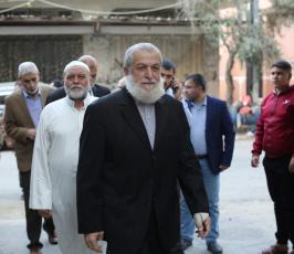 قيادة الجهاد الإسلامي تزور الشيخ المجاهد جبر عمار لتهنئته بالعودة لأرض الوطن بعد 40 عامًا من الإبعاد (1)