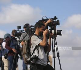الطواقم الصحفية خلال  تغطية مسيرة العلم الفلسطيني شرق مدينة غزة (9)