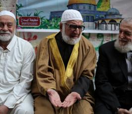 قيادة الجهاد الإسلامي تزور الشيخ المجاهد جبر عمار لتهنئته بالعودة لأرض الوطن بعد 40 عامًا من الإبعاد (16)