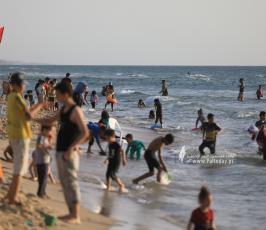  شاطئ بحر غزة المتنفّس الوحيد لأهالي القطاع المحاصر (5)