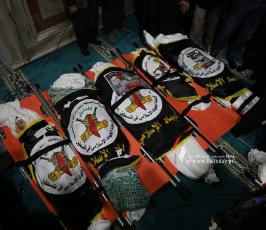 الشهيد القائد خليل البهتيني وزوجنه وبنته والقائد طارق عز الدين ونجله في تشييع جماهيري مهيب (17)