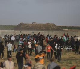 الاحتلال يقمع مسيرة العلم الفلسطيني شرق مدينة غزة (4)