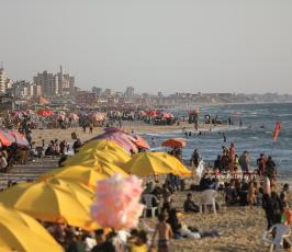  شاطئ بحر غزة المتنفّس الوحيد لأهالي القطاع المحاصر (4)