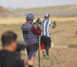 الطواقم الصحفية خلال  تغطية مسيرة العلم الفلسطيني شرق مدينة غزة (8)