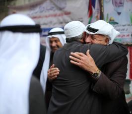 قيادة الجهاد الإسلامي تزور الشيخ المجاهد جبر عمار لتهنئته بالعودة لأرض الوطن بعد 40 عامًا من الإبعاد (10)