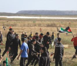 الاحتلال يقمع مسيرة العلم الفلسطيني شرق مدينة غزة (16)