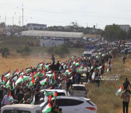 الاحتلال يقمع مسيرة العلم الفلسطيني شرق مدينة غزة (24)