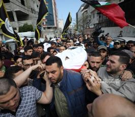 الشهيد القائد خليل البهتيني وزوجنه وبنته والقائد طارق عز الدين ونجله في تشييع جماهيري مهيب (2)