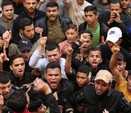 الشهيد القائد خليل البهتيني وزوجنه وبنته والقائد طارق عز الدين ونجله في تشييع جماهيري مهيب (25)