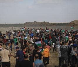 الاحتلال يقمع مسيرة العلم الفلسطيني شرق مدينة غزة (1)