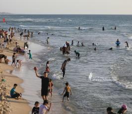  شاطئ بحر غزة المتنفّس الوحيد لأهالي القطاع المحاصر (2)