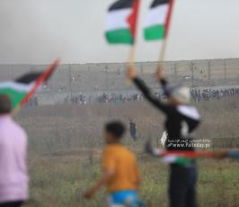 الاحتلال يقمع مسيرة العلم الفلسطيني شرق مدينة غزة (10)