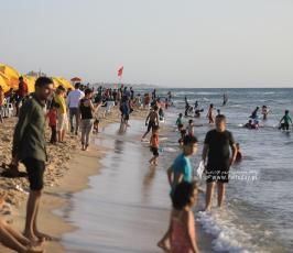  شاطئ بحر غزة المتنفّس الوحيد لأهالي القطاع المحاصر (6)