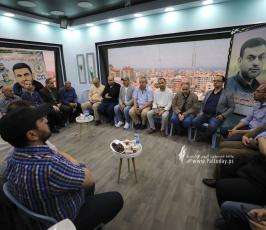 بيت عزاء الحاج خليل البهتينى فى قناة القدس اليوم (39)