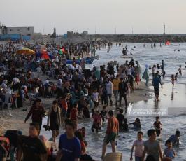  شاطئ بحر غزة المتنفّس الوحيد لأهالي القطاع المحاصر (14)