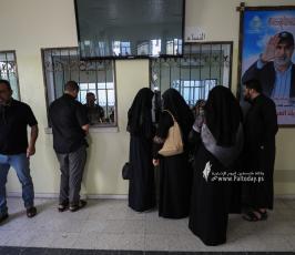 بالصور جمعية الانصار الخيرية ومؤسسة شهيد الايرانية توزع مكرمة مالية على شهداء العدوان الاخير معركة ثأر الاحرار (8)