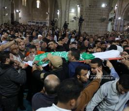 الشهيد القائد خليل البهتيني وزوجنه وبنته والقائد طارق عز الدين ونجله في تشييع جماهيري مهيب (16)