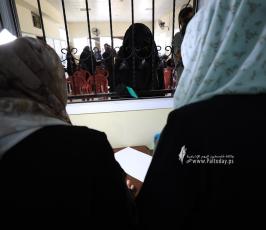 بالصور جمعية الانصار الخيرية ومؤسسة شهيد الايرانية توزع مكرمة مالية على شهداء العدوان الاخير معركة ثأر الاحرار (12)