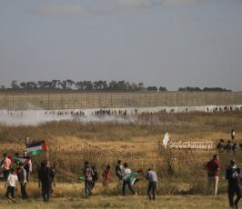 الاحتلال يقمع مسيرة العلم الفلسطيني شرق مدينة غزة (7)