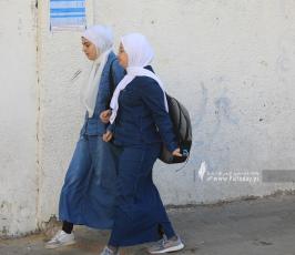 طلبة الثانوية العامة في غزة يتوجهون لقاعات الامتحان في اليوم الأول لامتحانات التوجيهي (3)