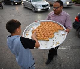توزيع الحلوى (8)