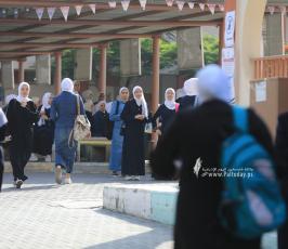 طلبة الثانوية العامة في غزة يتوجهون لقاعات الامتحان في اليوم الأول لامتحانات التوجيهي (12)