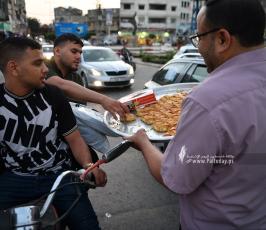 توزيع الحلوى (6)