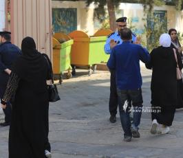 طلبة الثانوية العامة في غزة يتوجهون لقاعات الامتحان في اليوم الأول لامتحانات التوجيهي (14)