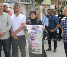 لجنة الأسرى تنظم وقفة خلال اعتصام الأهالى أمام مقر الصليب الأحمر بغزة (15)