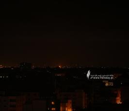 انقطاع الكهرباء يحول ليل الغزيين إلى جحيم (7)