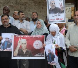 لجنة الأسرى تنظم وقفة خلال اعتصام الأهالى أمام مقر الصليب الأحمر بغزة (3)