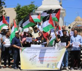  الحراك الصحفي النقابي ينظم وقفة تضامن مع الصحفيين الذين تعرضوا للاعتداءات الاسرائيلية فى مخيم جنين والضفة المحتلة (10)