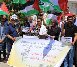  الحراك الصحفي النقابي ينظم وقفة تضامن مع الصحفيين الذين تعرضوا للاعتداءات الاسرائيلية فى مخيم جنين والضفة المحتلة (14)