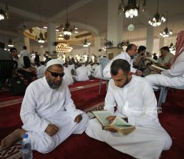 1471حافظ وحافظة يسردون القراءن الكريم كاملا في مساجد القطاع اليوم (8)