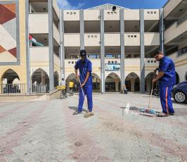 وزارة التعليم بغزة تشرع بحملة مكثفة لتطهير وتنظيف لاستقبال العام الدراسي الجديد (8)