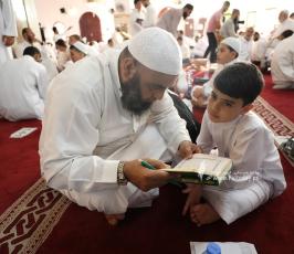 1471حافظ وحافظة يسردون القراءن الكريم كاملا في مساجد القطاع اليوم (2)