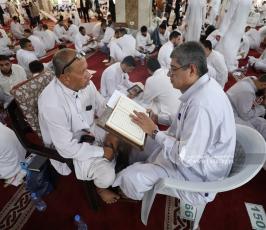 1471حافظ وحافظة يسردون القراءن الكريم كاملا في مساجد القطاع اليوم (1)