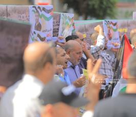 مسيرة للمطالبة باسترداد جثامين الشهداء المحتجزة لدى الاحتلال خلال الاعتصام الأسبوع لأهالي الأسرى بغزة (5)