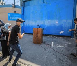 خريجو قطاع غزة العاطلين عن العمل يقذفون المقر الرئيسي للأونروا بالبيض (9)