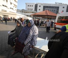 اصابات تصل من مخيم الشاطئ لمجمع الشفاء الطبى بعد استهداف منزل عائلة الحسنى (19)