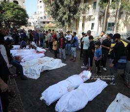  جثامين الشهداء امام ثلاجات مجمع الشفاء الطبى (2)