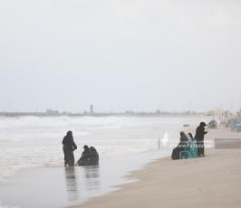 الاجواء على شاطئ  بحر غزة (2)