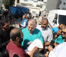 الطفل فايز يوسف  الكفارنة بعد استهداف منزلهم شمال القطاع من طيران الاحتلال  فى سادس يوم من العدوان (1)