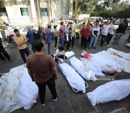  جثامين الشهداء امام ثلاجات مجمع الشفاء الطبى (5)