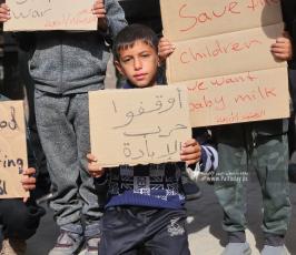 وقفة لمؤسسة الفرسان الأربعة داخل مجمع ناصر الطبي (2)