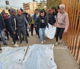 تشييع ٥ شهداء من داخل مجمع ناصر الطبي بمدينة خان يونس جنوبي قطاع غزة (10)