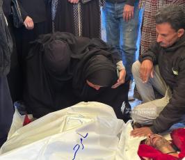 تشييع شهداء خانيونس من داخل مجمع ناصر الطبي (3)