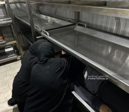 تشييع شهداء خانيونس من داخل مجمع ناصر الطبي (2)