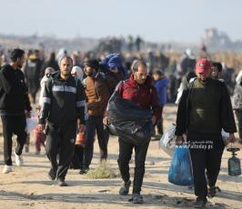 عودة النازحين لشمال القطاع عبر شارع الرشيد (16)